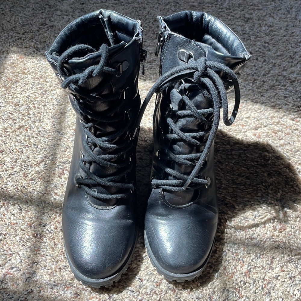 Windsor. Leather lace up booties.